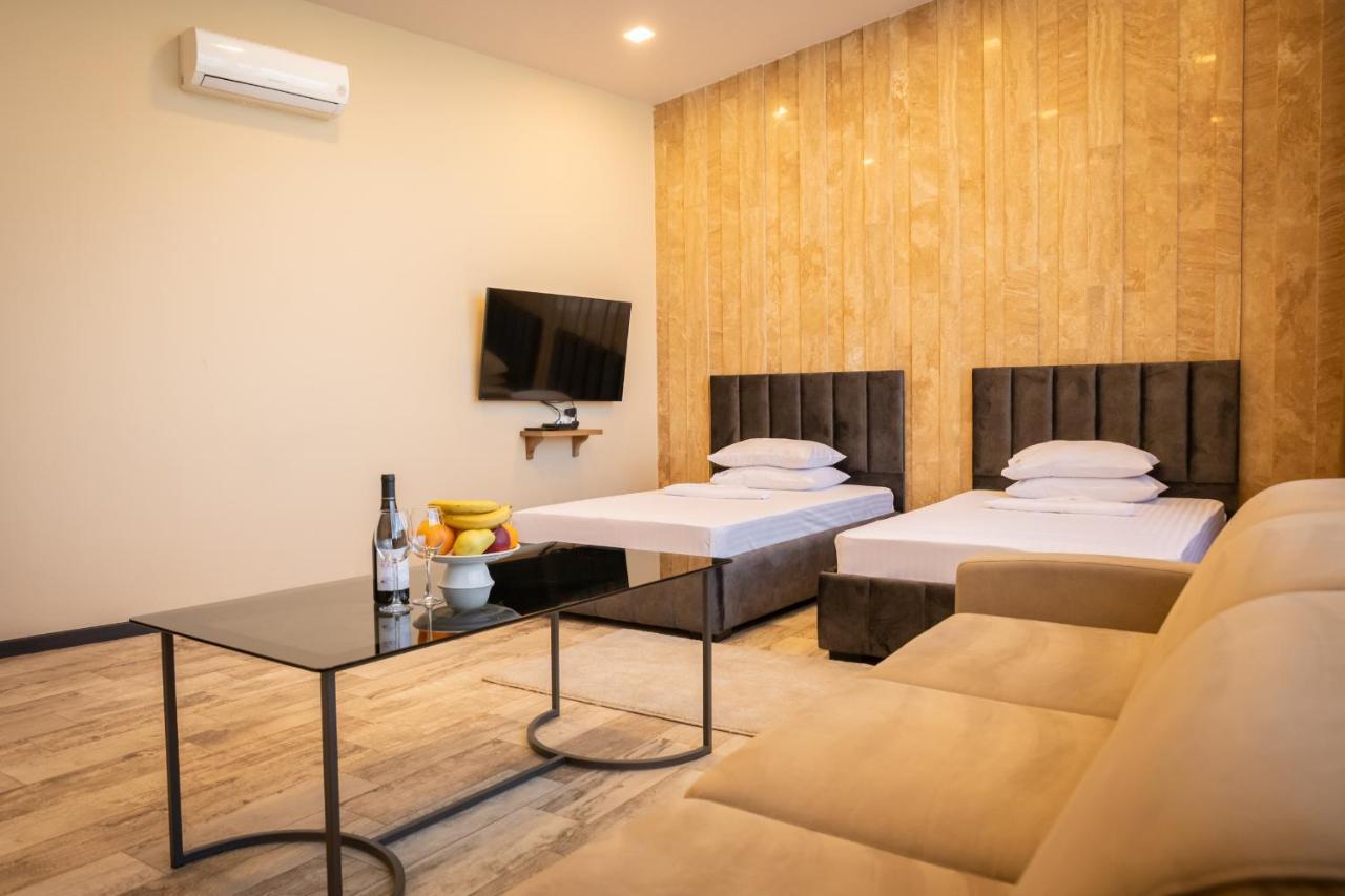 B H Y Guesthouse In Ереван Экстерьер фото